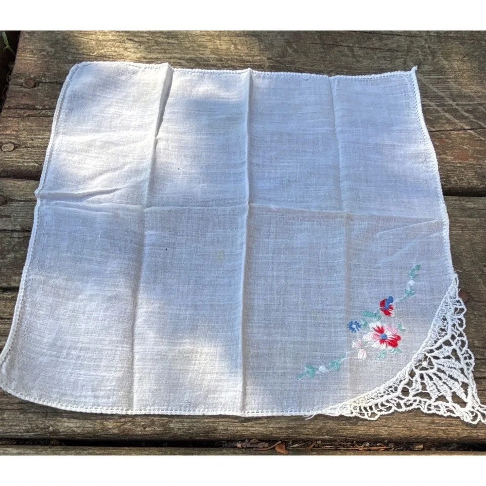 Vintage White Cotton Handkerchief With Embroidered Floral Corner‎ Crocheted Lace